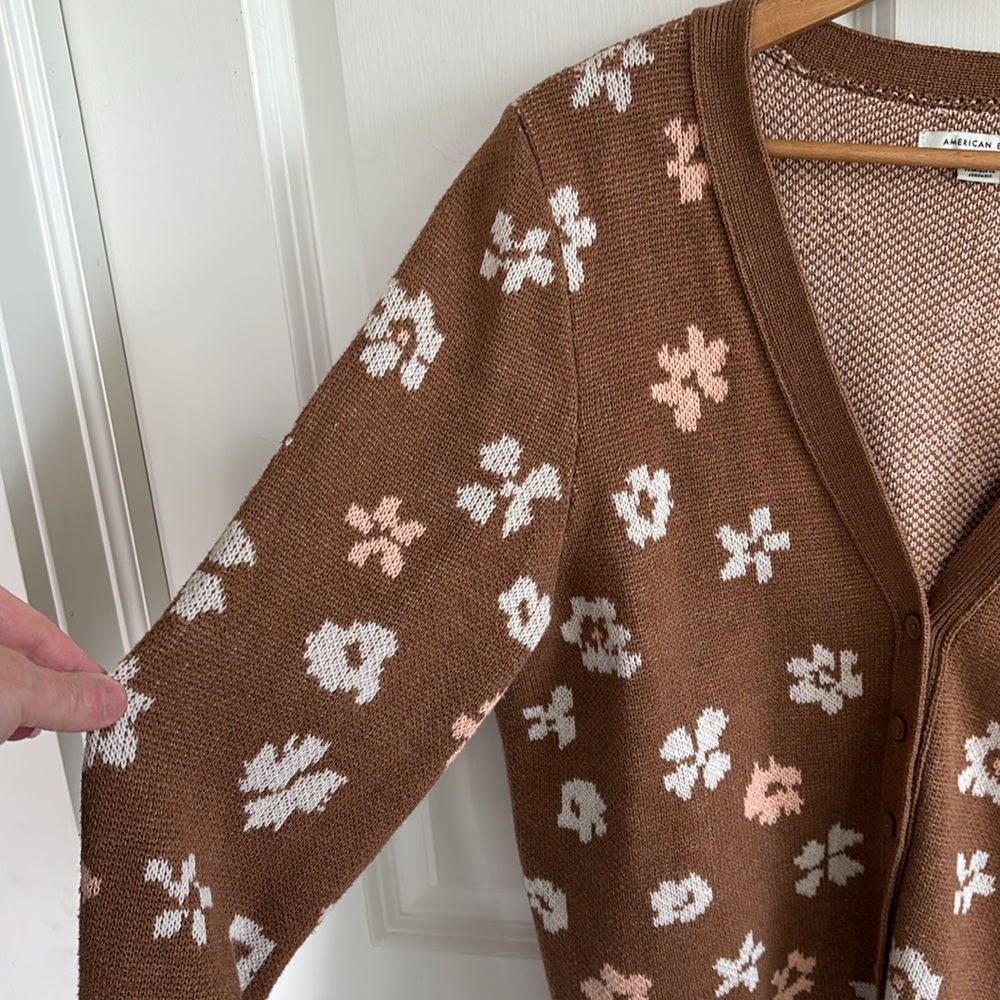 American Eagle Button Down Cardigan Sweater Flowers - Picture 3 of 6